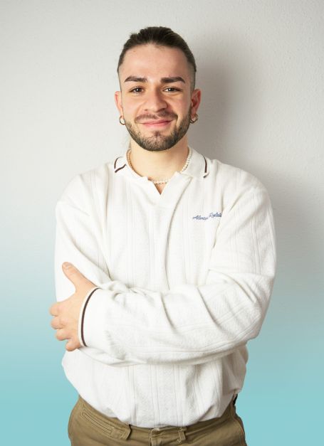 rubén mirando a cámara sonriendo