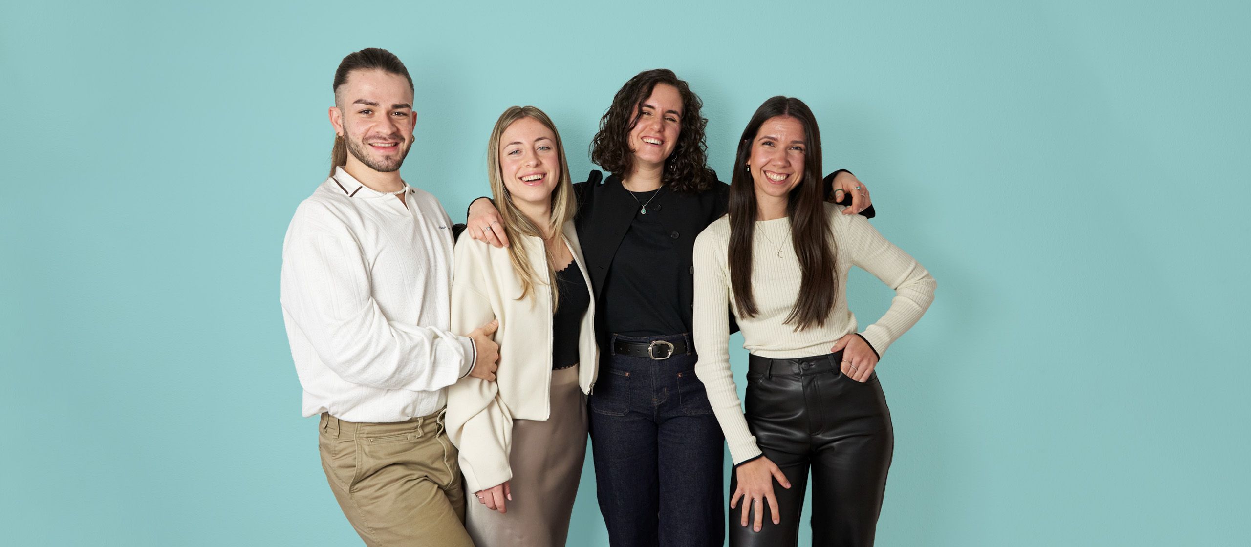 Equipo de psicara sobre fondo azul