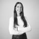 profesional carla en blanco y negro
