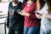 adolescentes con movil
