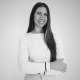 profesional carla en blanco y negro 