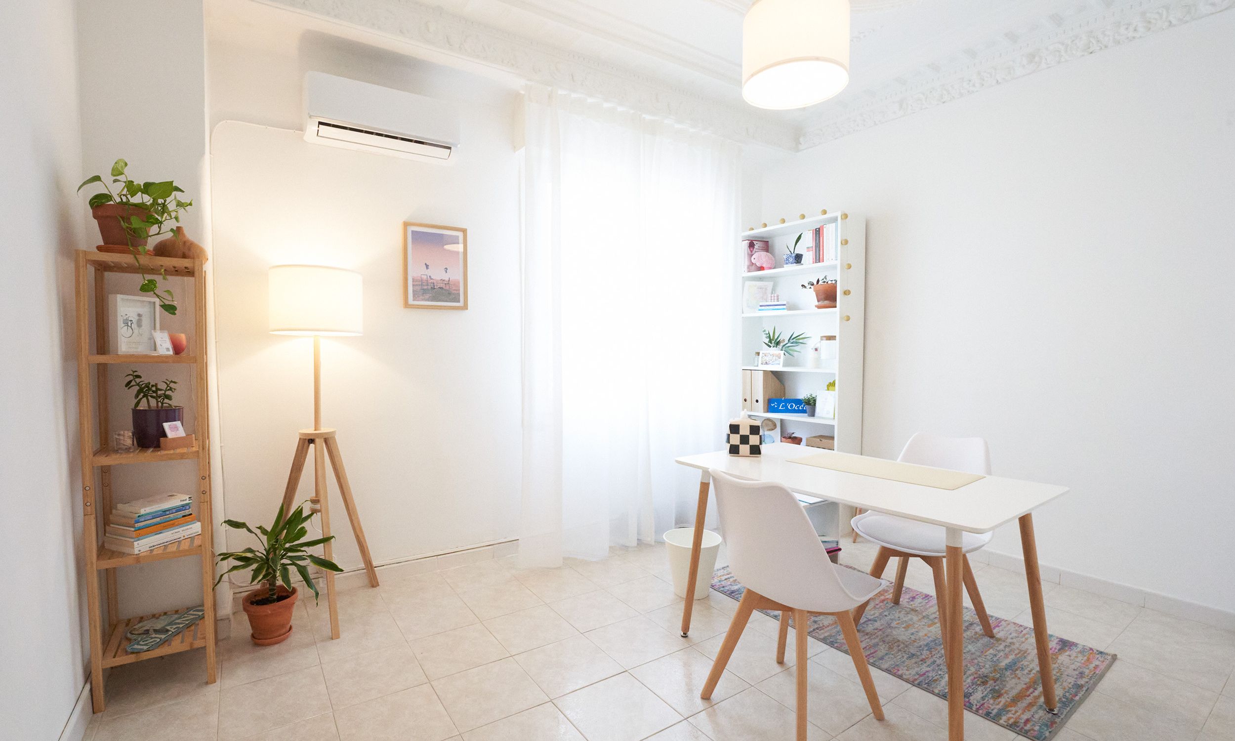 Sala despacho de zaragoza  con mesa y sillas 