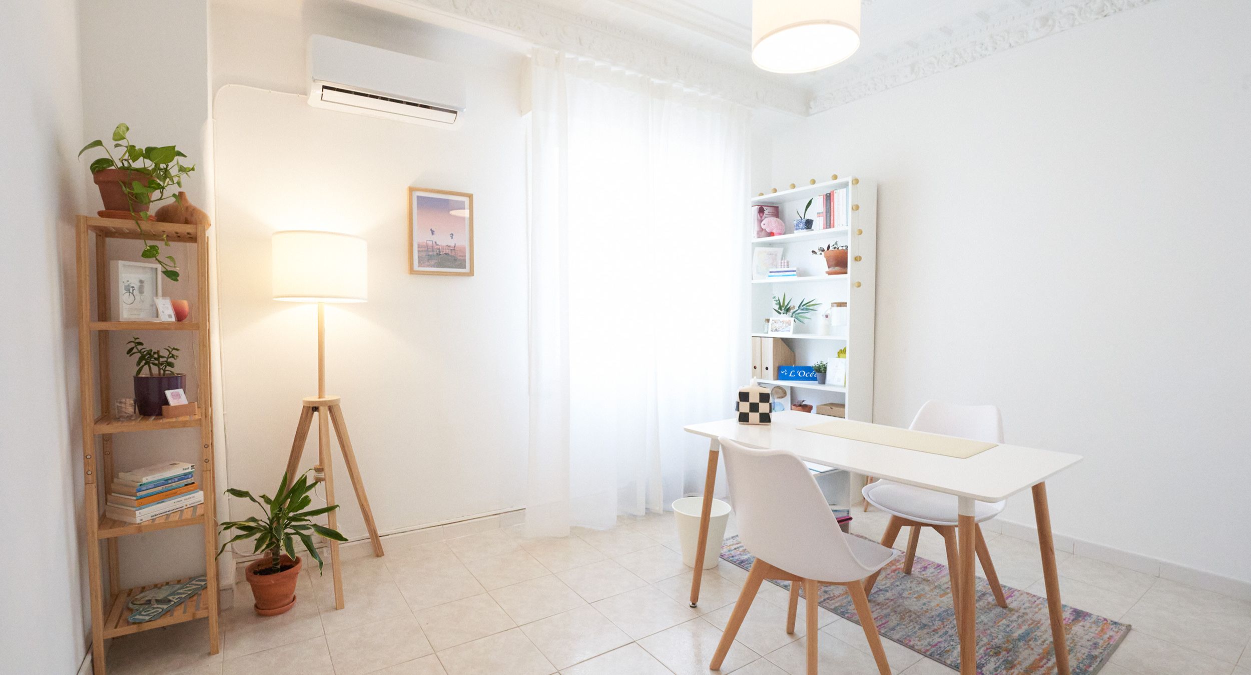 Sala despacho de zaragoza  con mesa y sillas 