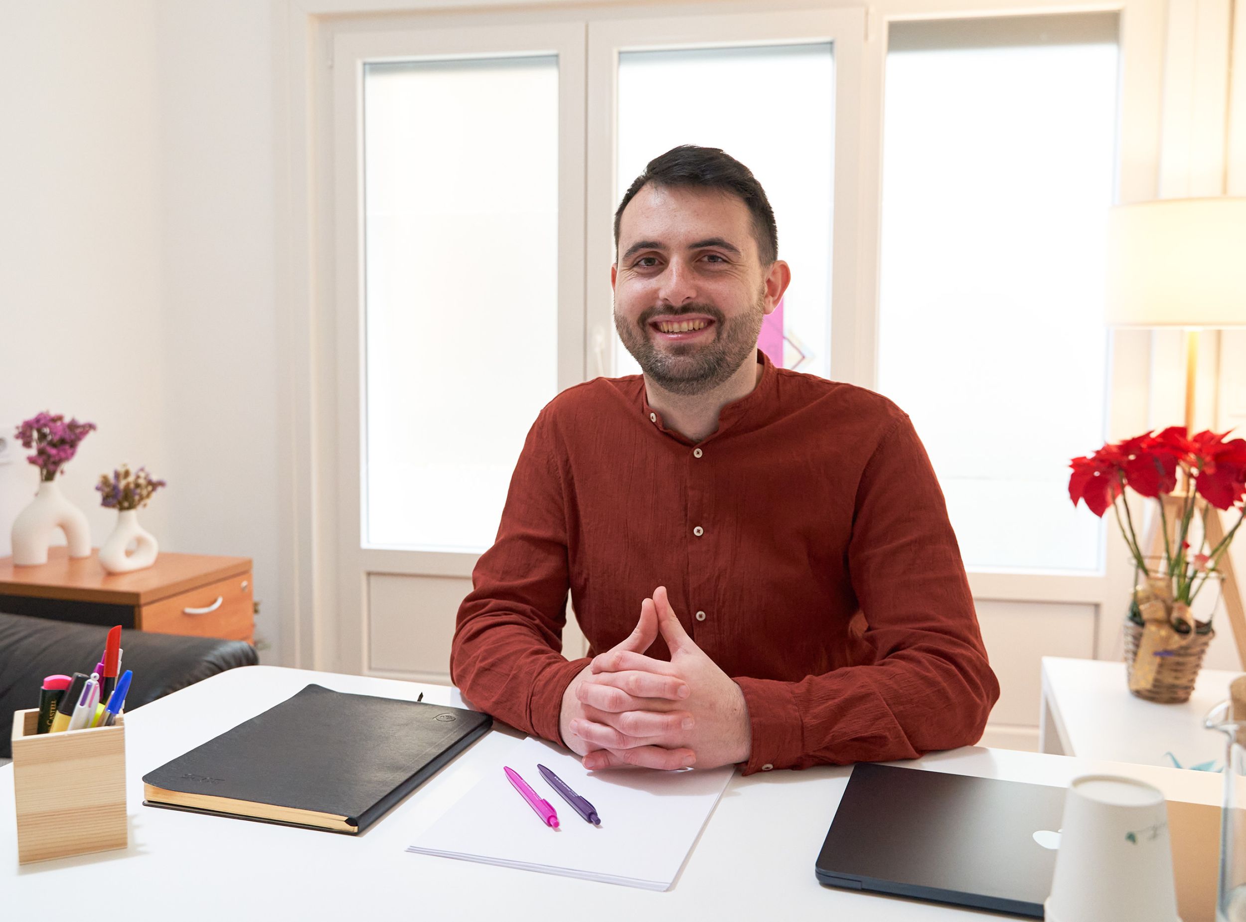 profeisonal en el despacho javier 